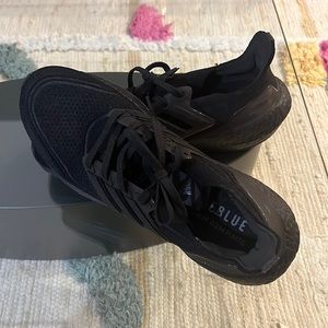 Ultraboost 21 | Triple Black | Size 9 | Like New
